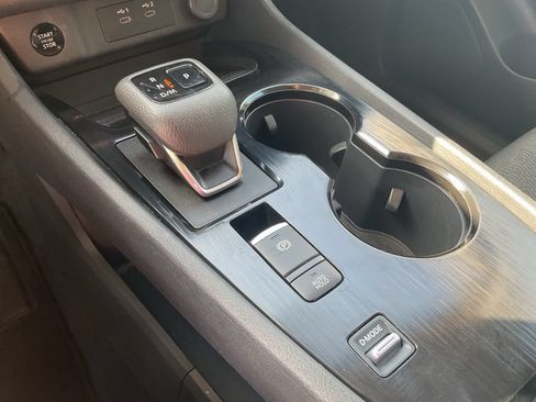 Used 2025 Nissan Rogue SV FWD image 25