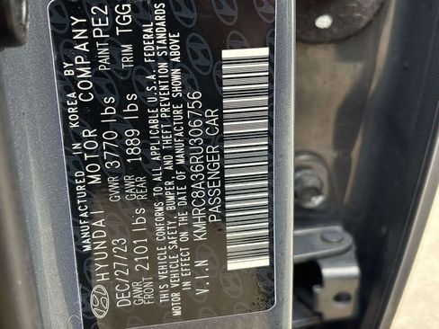 Used 2024 Hyundai Venue SEL image 32