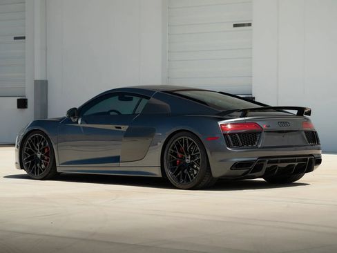 Used 2018 Audi R8 V10 RWD image 5