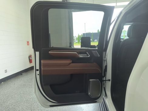 Used 2025 GMC Sierra 2500 Denali Ultimate AWD/4WD image 31