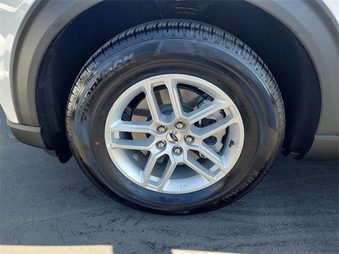 Used 2025 Ford Explorer Active image 24