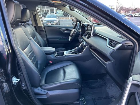 Used 2019 Toyota RAV4 Limited image 28