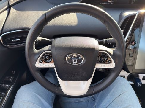 Used 2018 Toyota Prius Prime Premium image 32