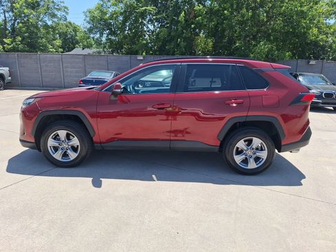 Used 2022 Toyota RAV4 XLE AWD/4WD image 3