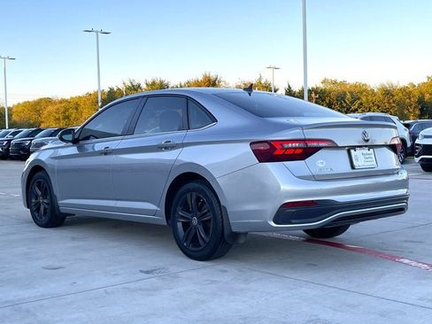 Certified 2023 Volkswagen Jetta SE w/ Panoramic Sunroof Package image 4