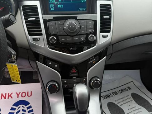 Used 2013 Chevrolet Cruze LS image 9
