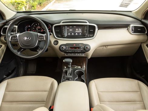 Used 2020 Kia Sorento EX FWD image 12