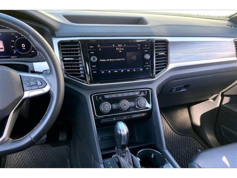Used 2022 Volkswagen Atlas Cross Sport SE FWD image 6