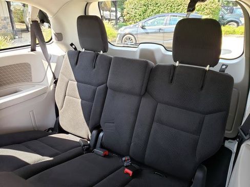Used 2017 Dodge Grand Caravan SE w/ Power Window Group FWD image 13