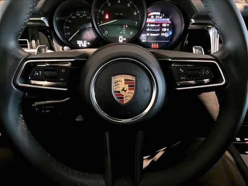 Used 2022 Porsche Macan image 18