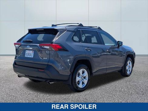 Used 2020 Toyota RAV4 XLE w/ Convenience Package FWD image 5