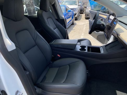 Used 2024 Tesla Model Y Long Range AWD/4WD image 28