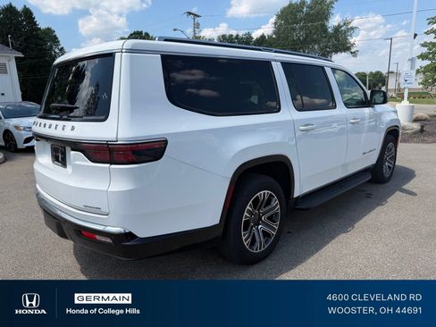 Used 2024 Jeep Wagoneer L Series II w/ Flexible Seating Group AWD/4WD image 6