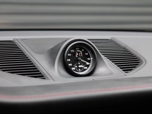 Used 2025 Porsche Macan image 25