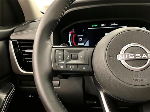 Used 2024 Nissan Rogue SL w/ SL Premium Package image 23