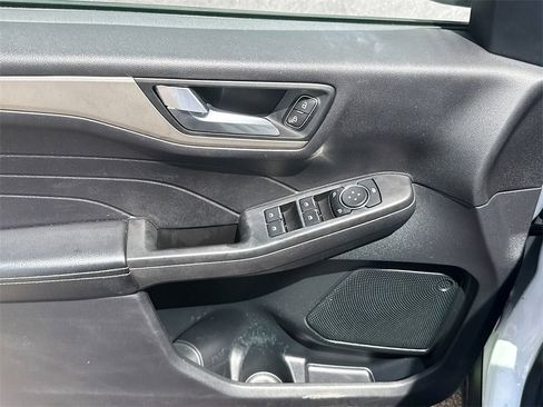 Used 2021 Ford Escape SE image 35