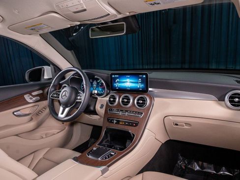 Certified 2022 Mercedes-Benz GLC 300 image 4