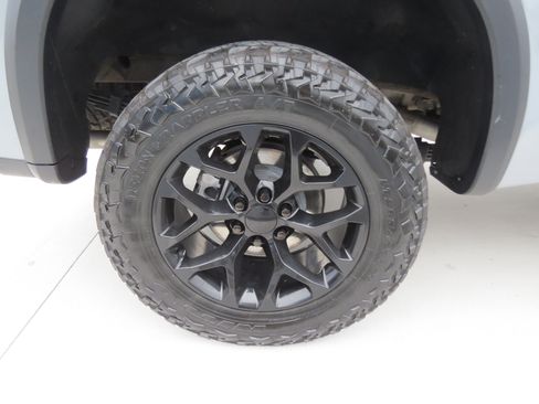 Used 2024 Chevrolet Silverado 1500 ZR2 w/ Technology Package image 10