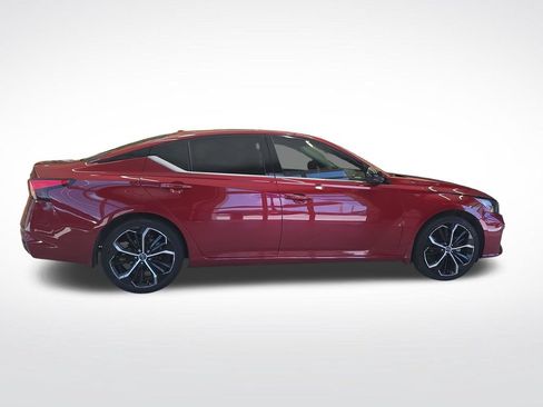 Used 2024 Nissan Altima 2.5 SR w/ SR Premium Package FWD image 8