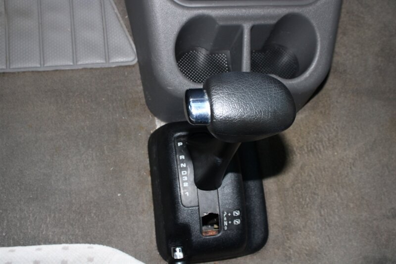 Used 2002 Volkswagen Eurovan MV FWD image 8