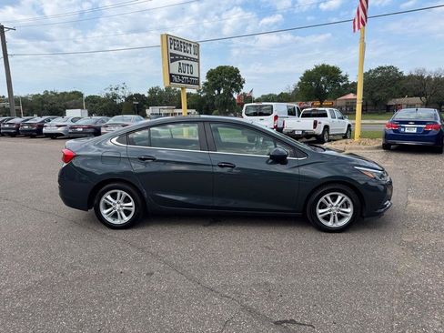 Used 2018 Chevrolet Cruze LT w/ Convenience Package FWD image 3