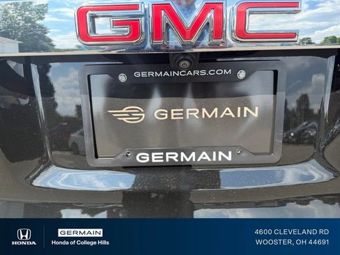 Used 2023 GMC Acadia SLE FWD image 11