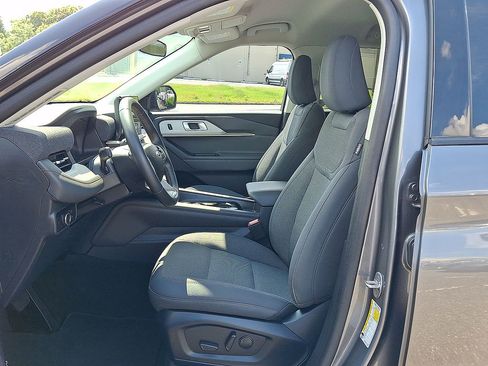 Certified 2025 Ford Explorer Active AWD/4WD image 17