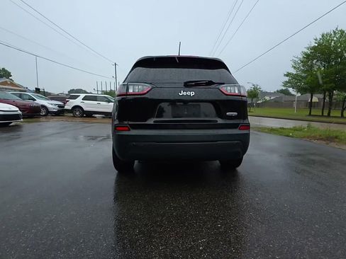Used 2019 Jeep Cherokee Latitude Plus FWD image 2