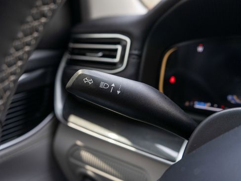 Used 2023 Jeep Wagoneer 4WD w/ Convenience Group I image 27