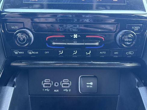 Used 2023 Jeep Grand Cherokee Laredo AWD/4WD image 10