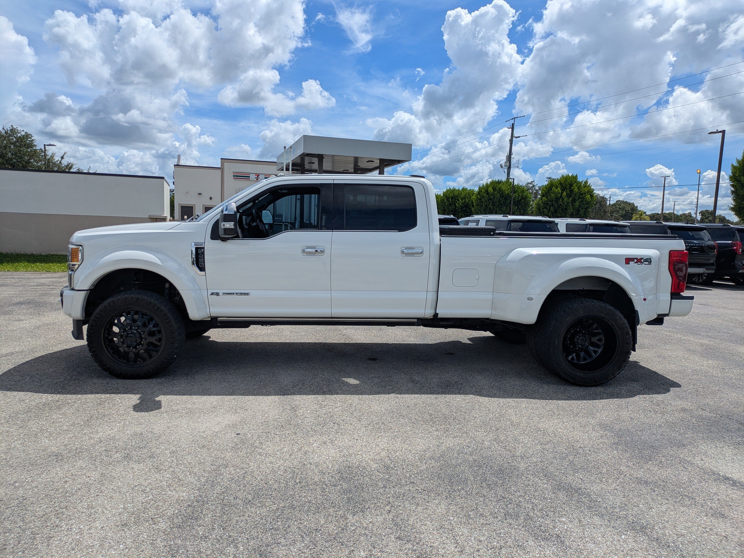 Used 2022 Ford F450 Platinum w/ FX4 Off-Road Package AWD/4WD image 7