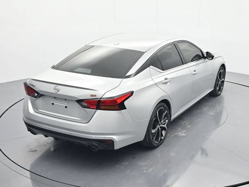 Used 2024 Nissan Altima 2.5 SR FWD image 32