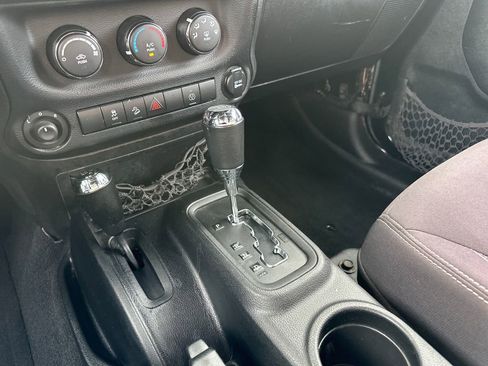 Used 2013 Jeep Wrangler Unlimited Sahara w/ Connectivity Group image 19