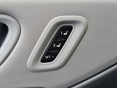 Used 2024 Honda Pilot Touring image 14