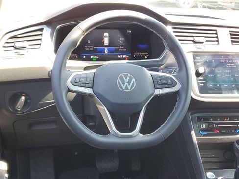 Used 2023 Volkswagen Tiguan SE w/ Panoramic Sunroof Package AWD/4WD image 13