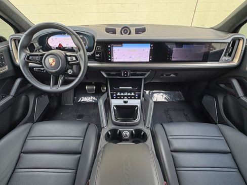 Used 2024 Porsche Cayenne Turbo AWD/4WD image 13