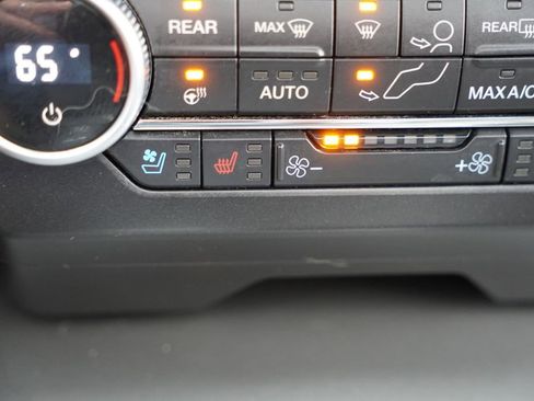 Certified 2021 Ford Expedition XLT image 32