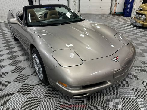 Used 2000 Chevrolet Corvette Coupe w/ Memory Pkg RWD image 9