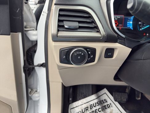 Used 2019 Ford Fusion SE image 10