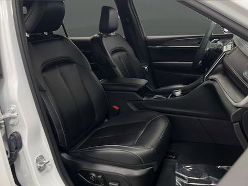 Used 2024 Jeep Grand Cherokee L Limited w/ Black Appearance Package image 30