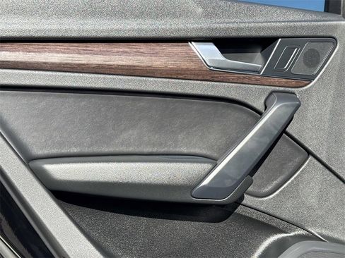 Used 2021 Audi Q5 2.0T Premium w/ Convenience Package image 16