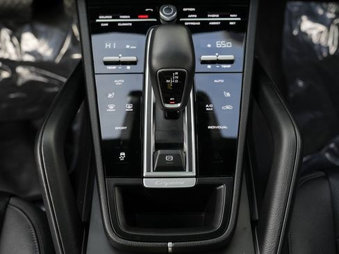 Used 2020 Porsche Cayenne image 43