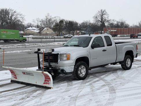Used 2010 GMC Sierra 2500 SLE w/ SLE Preferred Package image 1