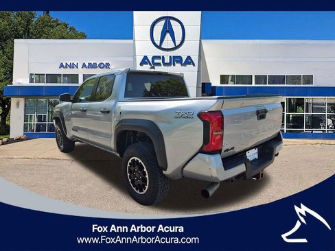 Used 2025 Toyota Tacoma TRD Off-Road AWD/4WD image 3