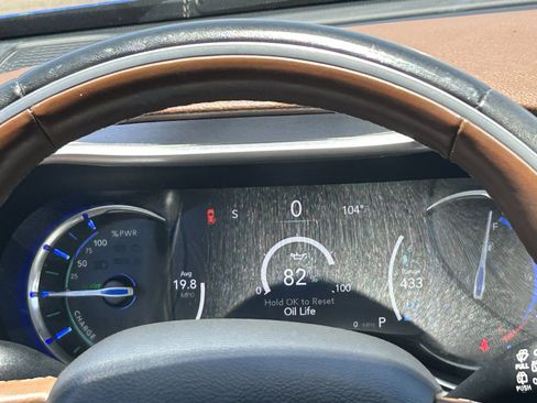 Used 2021 Chrysler Pacifica Limited w/ Premium & Safety Sphere Group FWD image 26