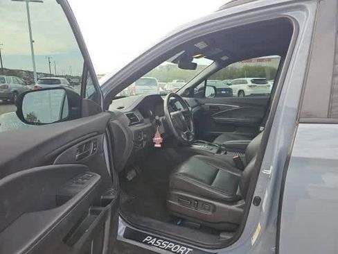 Used 2023 Honda Passport EX-L image 9