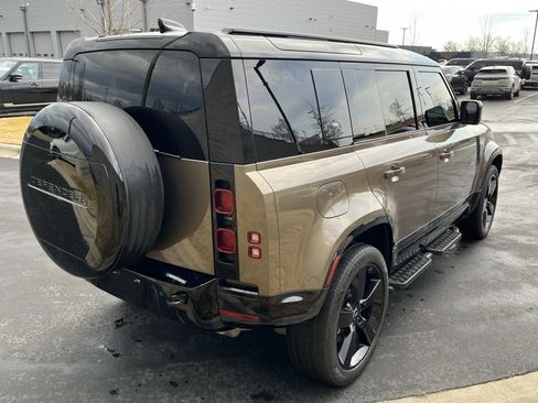 Certified 2024 Land Rover Defender 110 X-Dynamic SE image 7