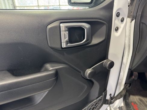 Used 2018 Jeep Wrangler Sport image 6