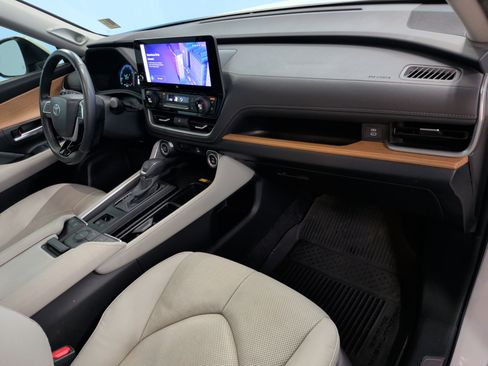 Used 2024 Toyota Grand Highlander Limited image 34