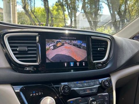 Certified 2020 Chrysler Pacifica Touring w/ Advanced Safetytec Group FWD image 27